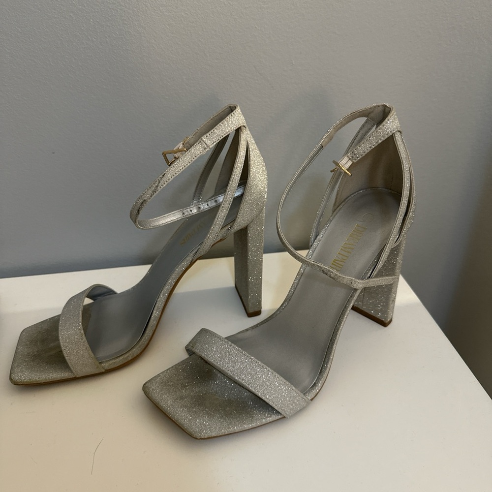 Dream Pairs Glitter Pumps